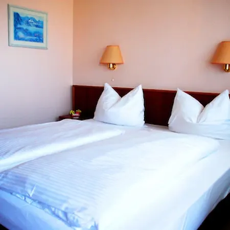 Hotel Ziegenkrug Rostocker Tor 3*